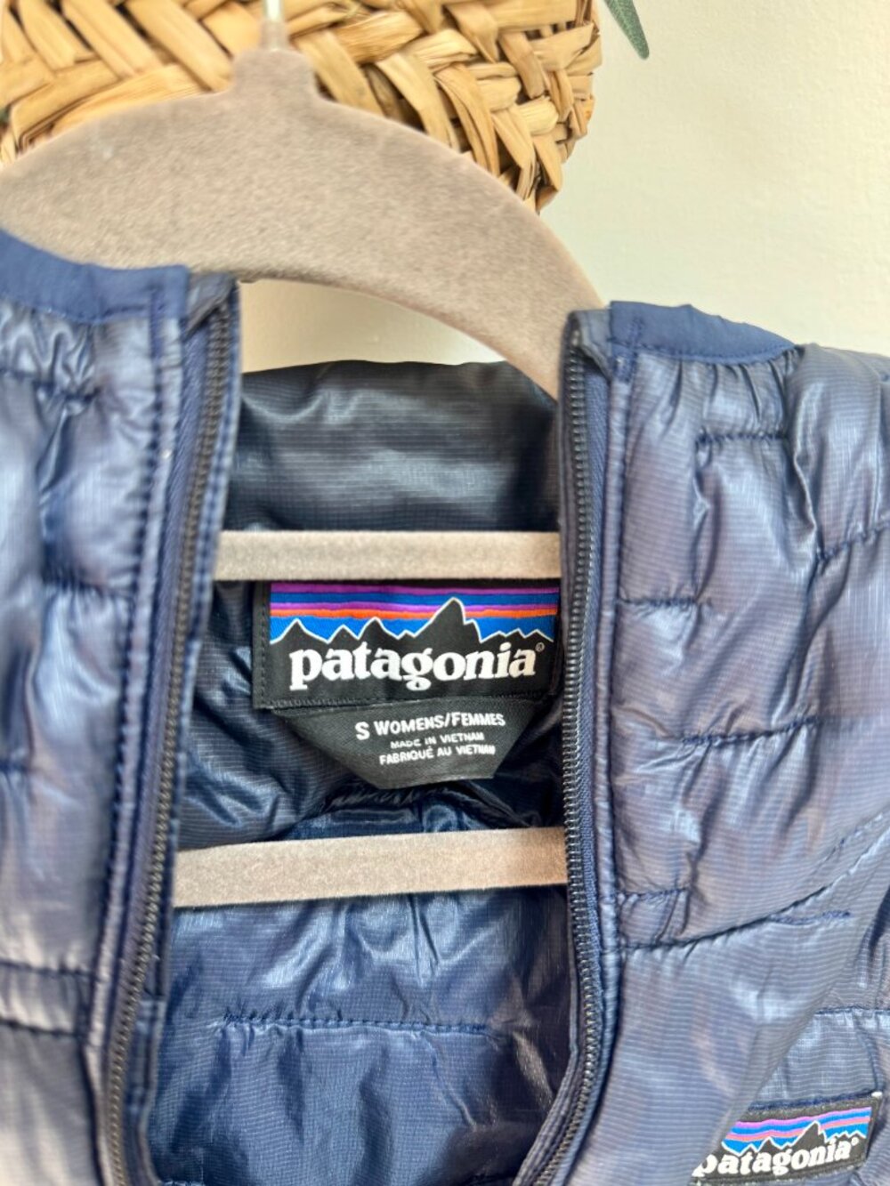 Patagonia Nano Puff Hoody, Navy, Sz Sm - Picture 2 of 4